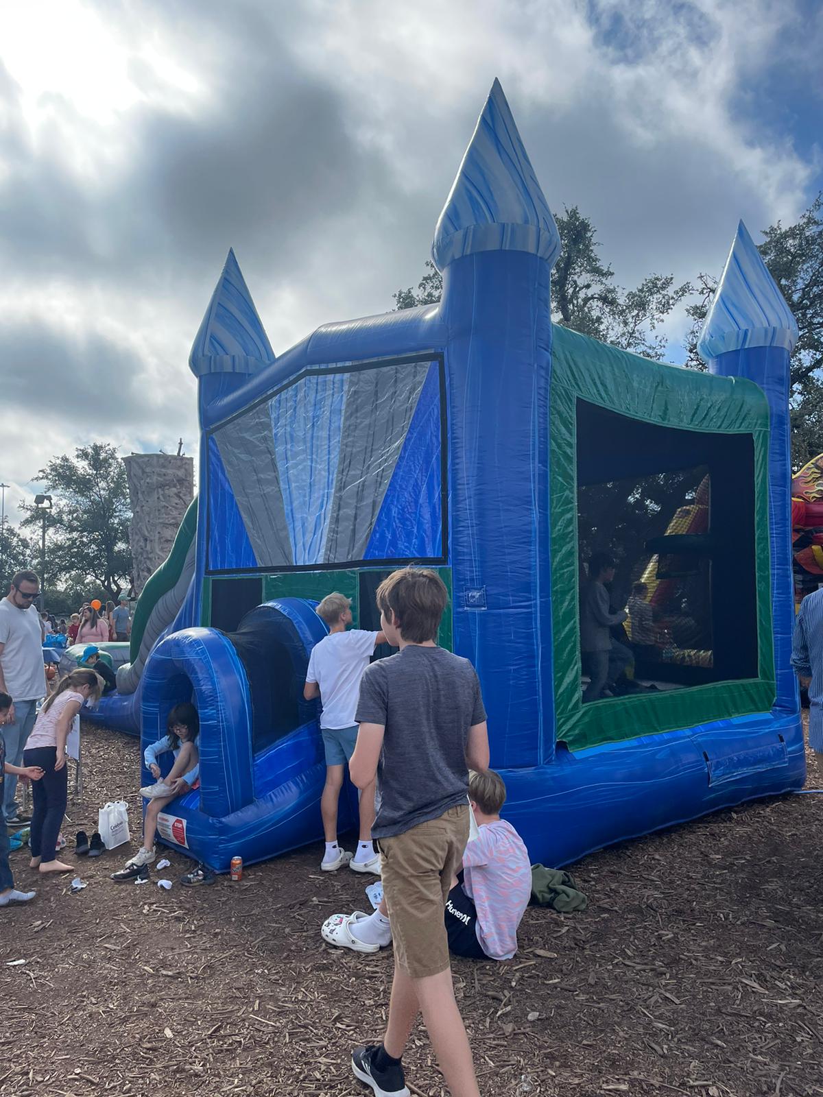 the-ultimate-bounce-house-extravaganza-flyside-games-puts-the-bounce