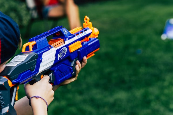 So you want the best nerf war ever? In today’s edition of Austin Nerf Gun Rentals Diaries, we’ll show you how to pull it off perfectly, mom and dad!