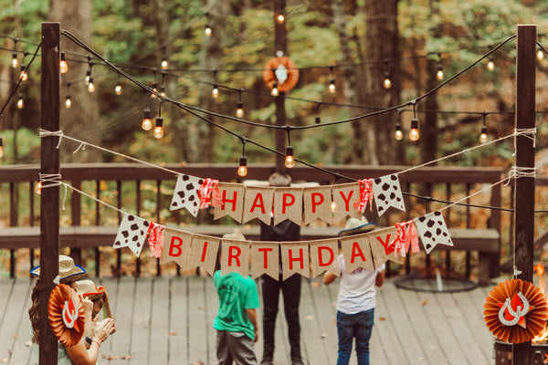 Here, we’ll share five amazing and inexpensive birthday party ideas for your Austin get-together. 